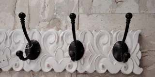 Appendiabiti da parete decorato