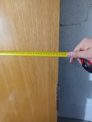 Puerta madera maciza de acceso a vivienda