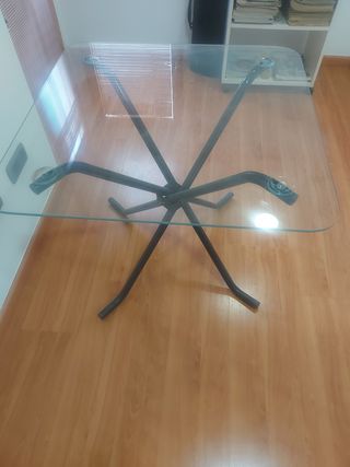 Mesa cristal y metal negra