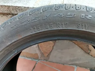 Neumático 225/45 R17 91Y pirelli esta como nuevo