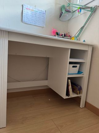 Scrivania bianca per bambini