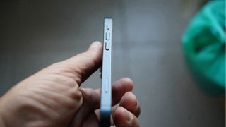 iPhone 13 mini 128 GB blu - 83% batteria