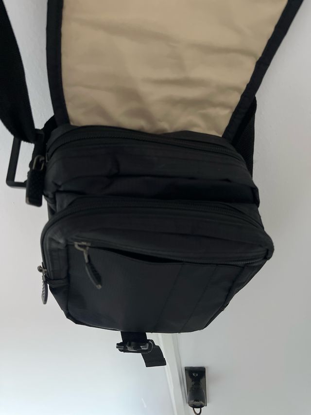 Bolso bandolera Dockers hombre negro