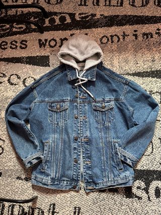 Chaqueta vaquera Obersize con capucha Pull&Bear 