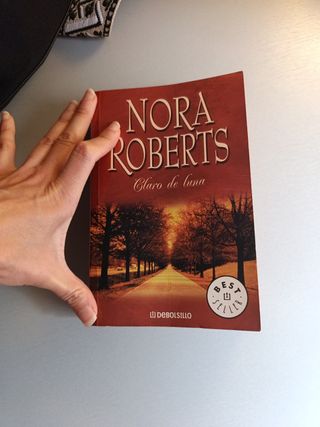 Novela "Claro de luna" de Nora Roberts