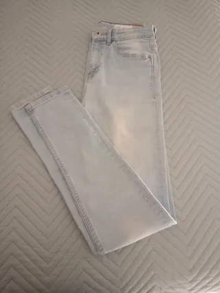 Pantalón vaquero pitillo niño 