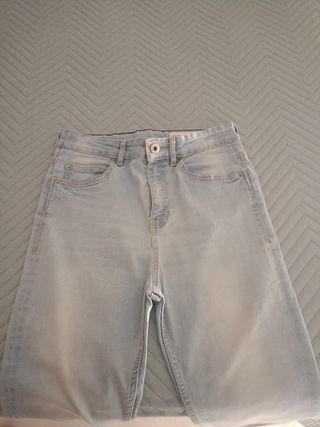 Pantalón vaquero pitillo niño 