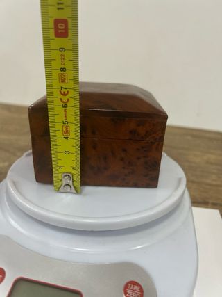 Antigua caja de madera maciza de raíz