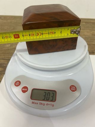 Antigua caja de madera maciza de raíz