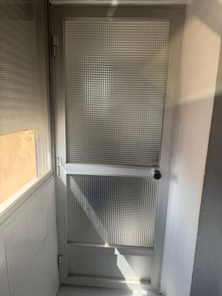 Puerta de aluminio con cristal