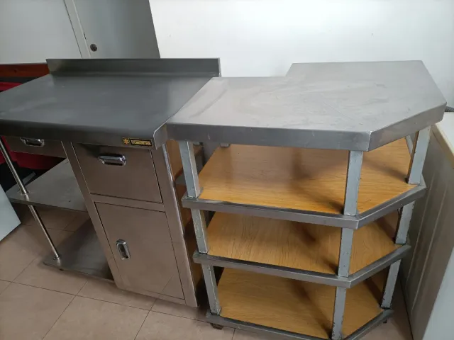 Mueble esquinero mostrador metal y madera