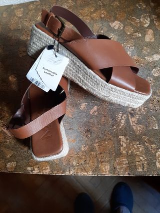 Cuñas marrones de esparto