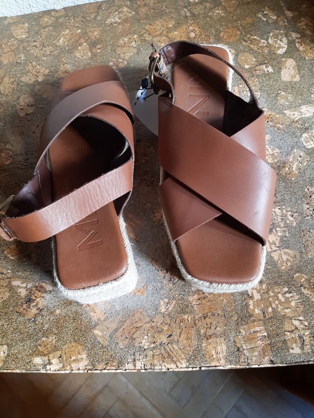 Cuñas marrones de esparto