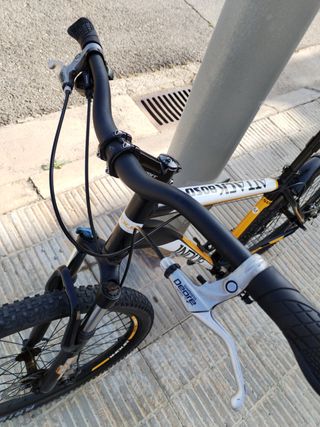 Bici( MTB Indur Attack) 27.5.×2.30.TALIA M.MONTAÑA