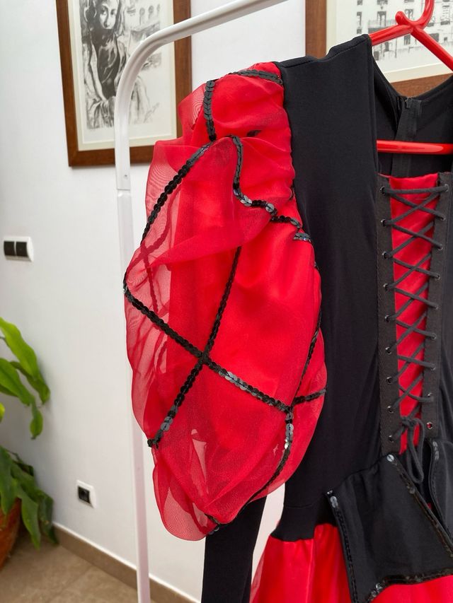 Traje Baile Español Clásico Rojo y Negro