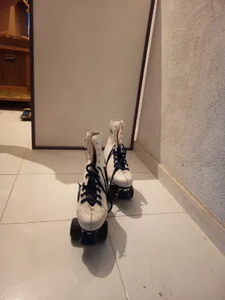 Patines de 4 ruedas blancos número 39