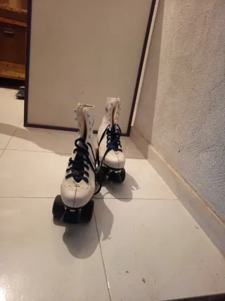 Patines de 4 ruedas blancos número 39
