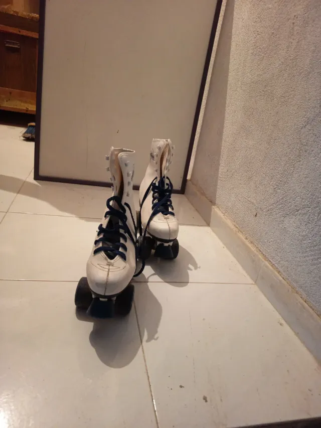 Patines de 4 ruedas blancos número 39
