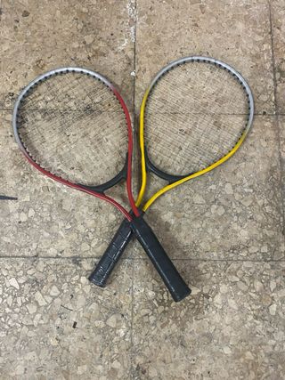 Raquetas de tenis amarilla y roja