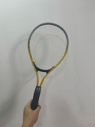 Raquetas de tenis amarilla y roja