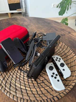 Nintendo Switch OLED bianco