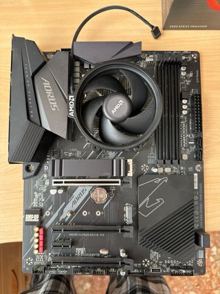 Placa Base Gigabyte B550 Aorus Elite V2 + Ryzen 5