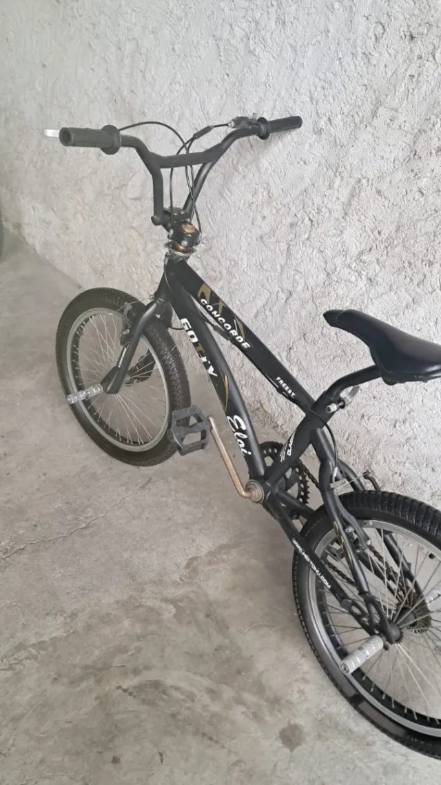 Bicicleta BMX Negra