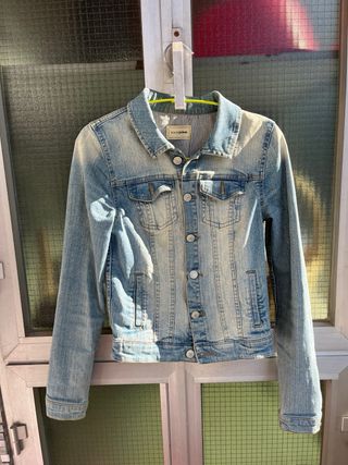 Chaqueta vaquera desgastada