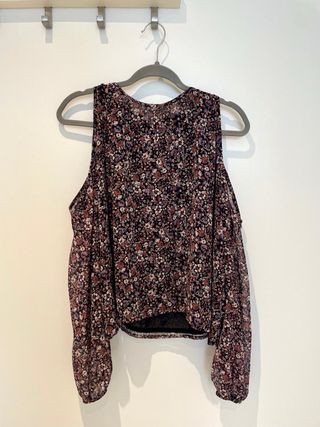 Blusa Elegante Manga Larga y Hombros al Aire