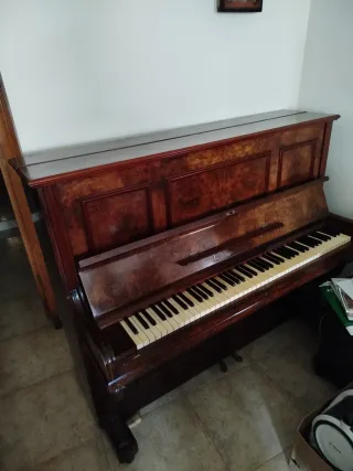 Piano antiguo maquinaria antigua