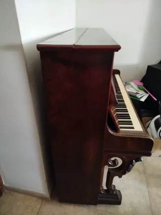 Piano antiguo maquinaria antigua