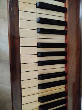 Piano antiguo maquinaria antigua