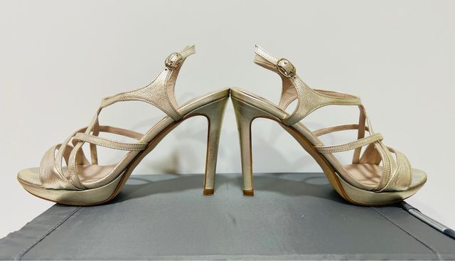 Zapatos de fiesta Gloria Ortiz Talla 36 Dorados de segunda mano