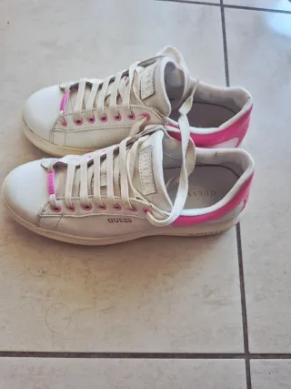 Sneakers Guess bianche e rosa