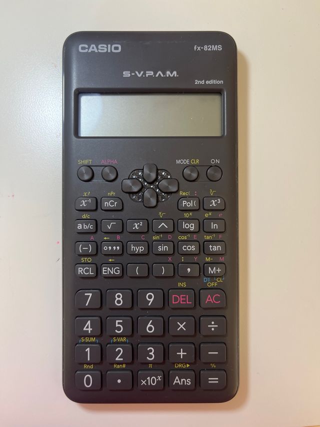 Calculadora Casio fx-82MS Negra