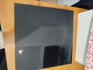 PlayStation 4 (PS4) Nera