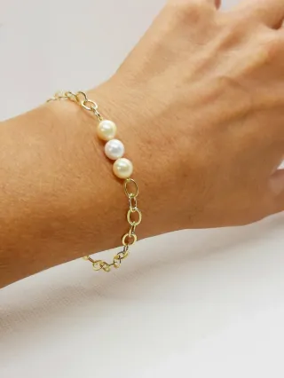 Pulsera bañada en oro con perlas