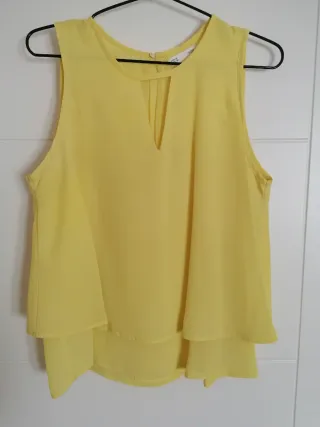 Blusa amarilla sin mangas