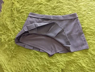 Mini falda gris con bolsillos