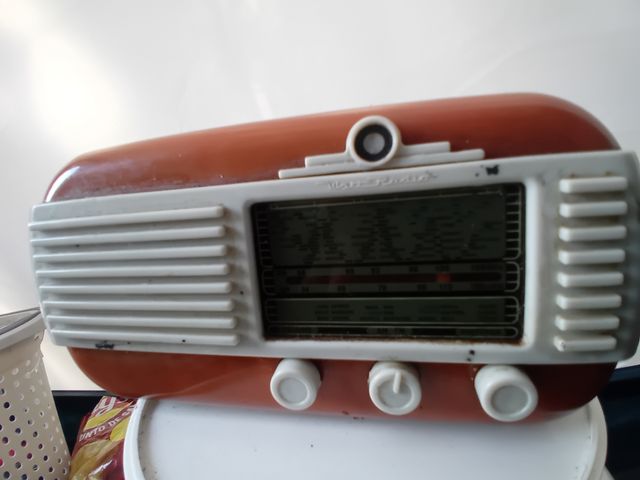 Radio Comunitaria Pequeña Naranja y Blanca