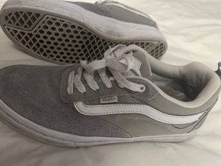 ROPA Y CALZADO VARIADO