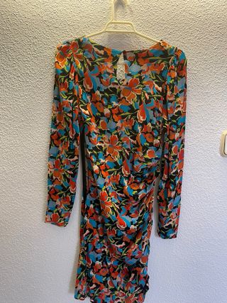 Vestido floral ajustado Zara