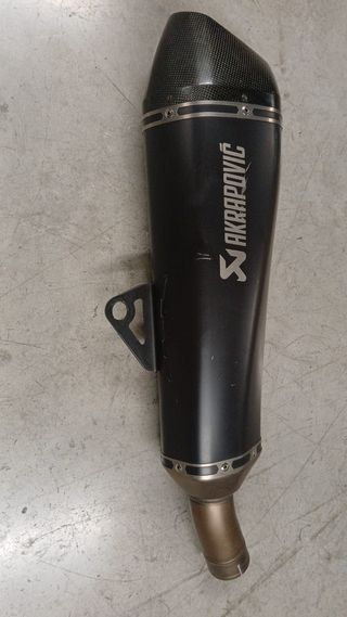 ESCAPE BMW F 800 R AKRAPOVIC