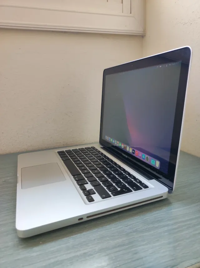 MacBook Pro 13 8GB RAM 500GB