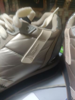 Zapatos Gioseppo Beige y Dorado con Cordones