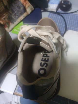 Zapatos Gioseppo Beige y Dorado con Cordones