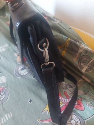 Maletín negro para documentos sin marca