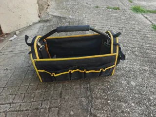 Bolsa de herramientas abierta con asa