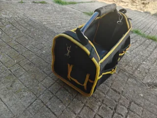 Bolsa de herramientas abierta con asa