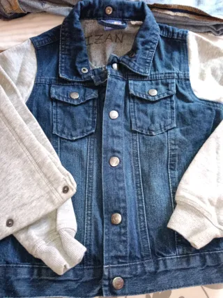 Cazadora vaquera niño azul y gris. Talla 116
